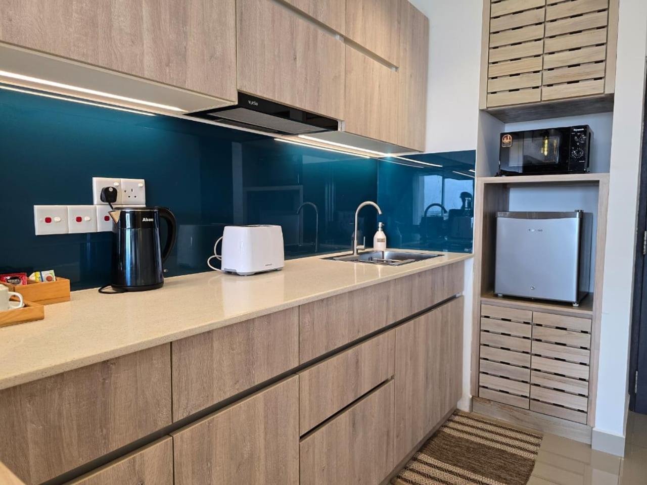 Ocean Breeze Sea View Luxury Apartments Negombo Exterior foto